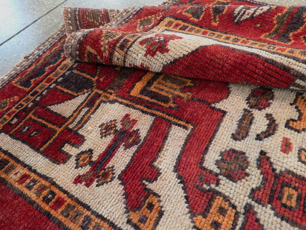 Vintage  Persian Bakhtiari Pictorial Carpet, No.27502 - Staging