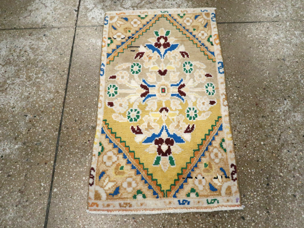Vintage Persian Hamadan Throw Rug, No.27511 - Staging