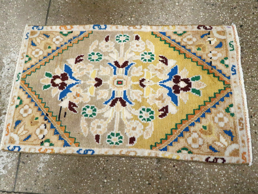 Vintage Persian Hamadan Throw Rug, No.27511 - Staging