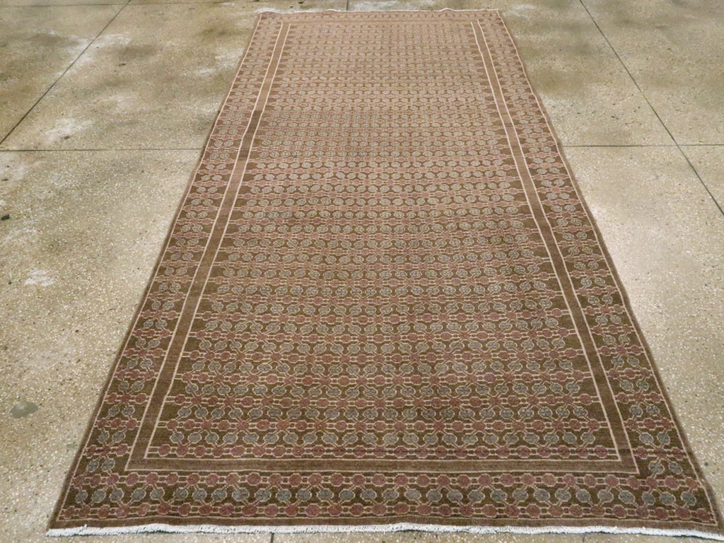 Vintage Persian Malayer Gallery Carpet, No.27613 - Staging