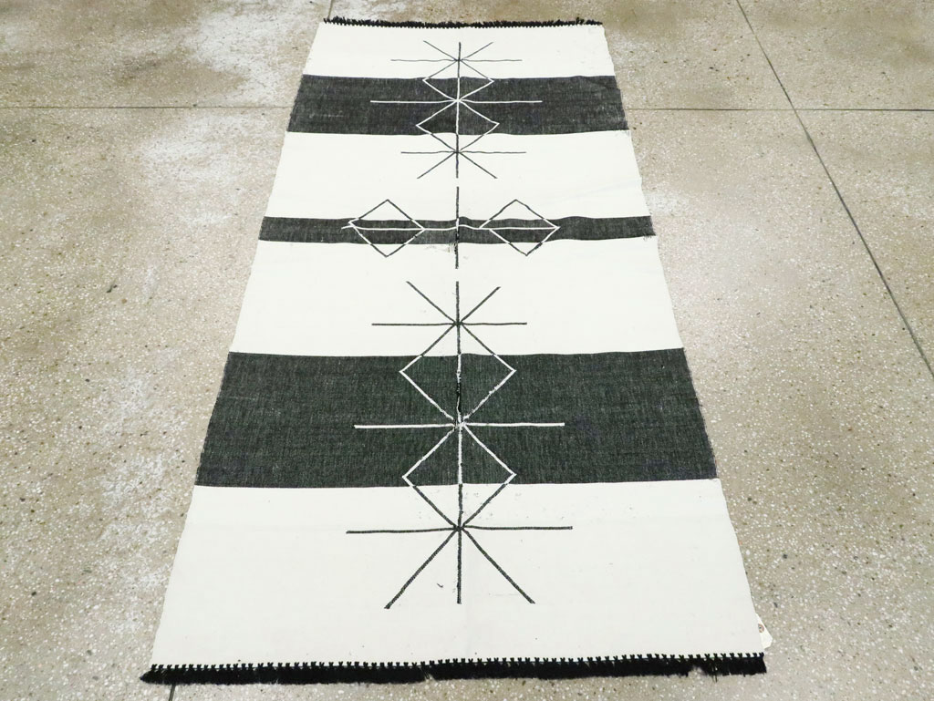 Vintage Ecuadorian Textile Flatweave, No.27672 - Staging