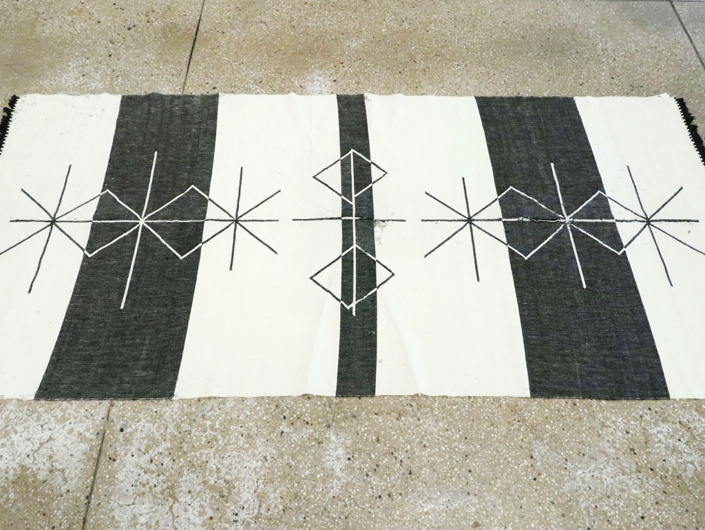 Vintage Ecuadorian Textile Flatweave, No.27672 - Staging