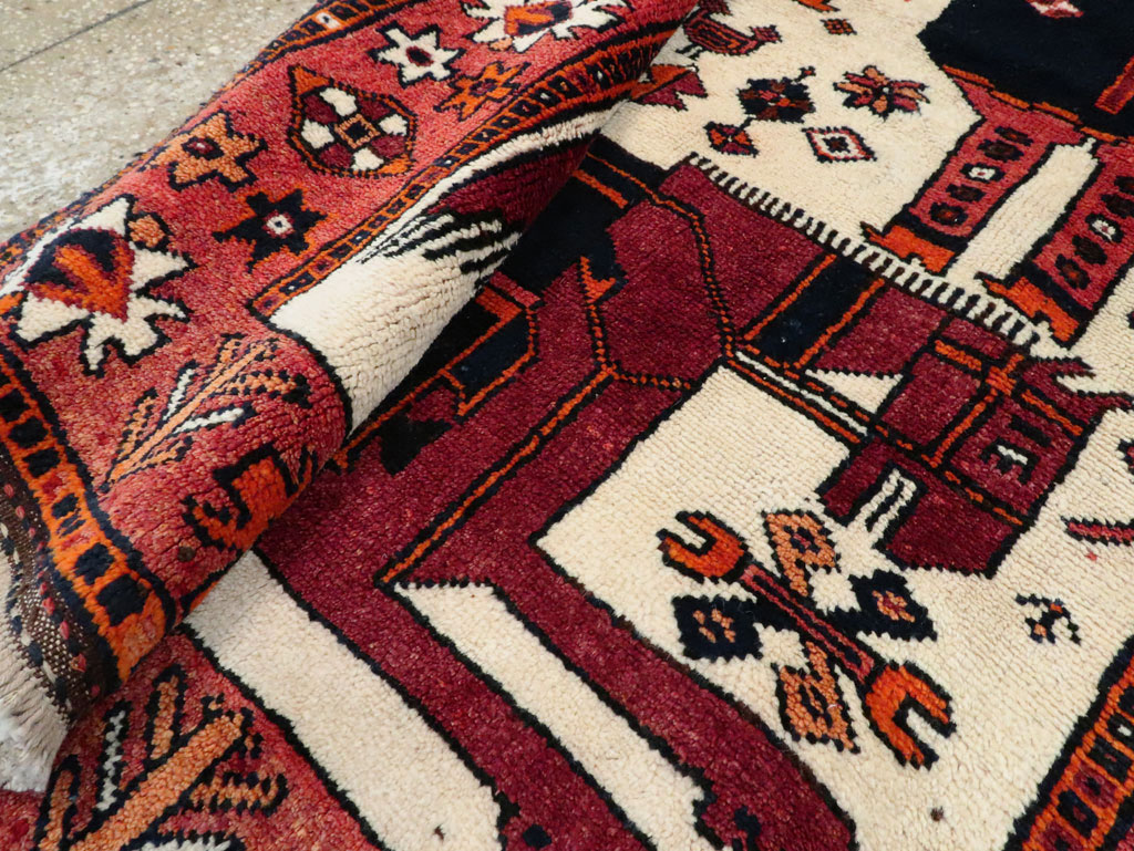 Vintage Pictorial Bakhtiari Rug, No.27784 - Staging