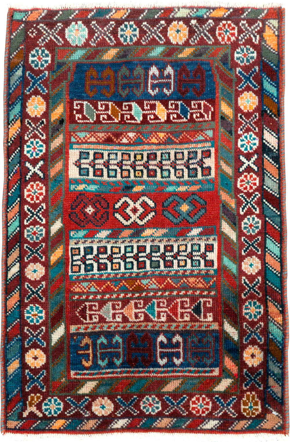 Vintage Persian Shiraz Rug, No.27875 - Staging