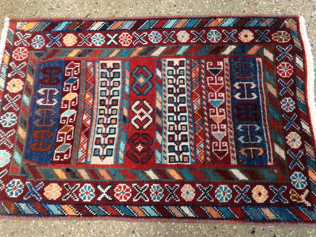 Vintage Persian Shiraz Rug, No.27875 - Staging