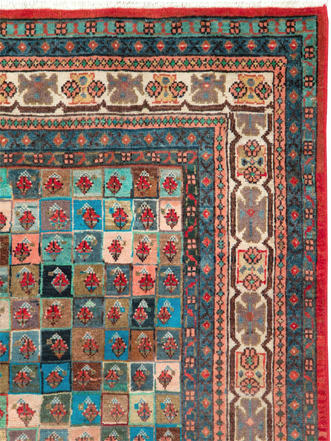 Vintage Persian Mahal Rug, No.27916 - Staging