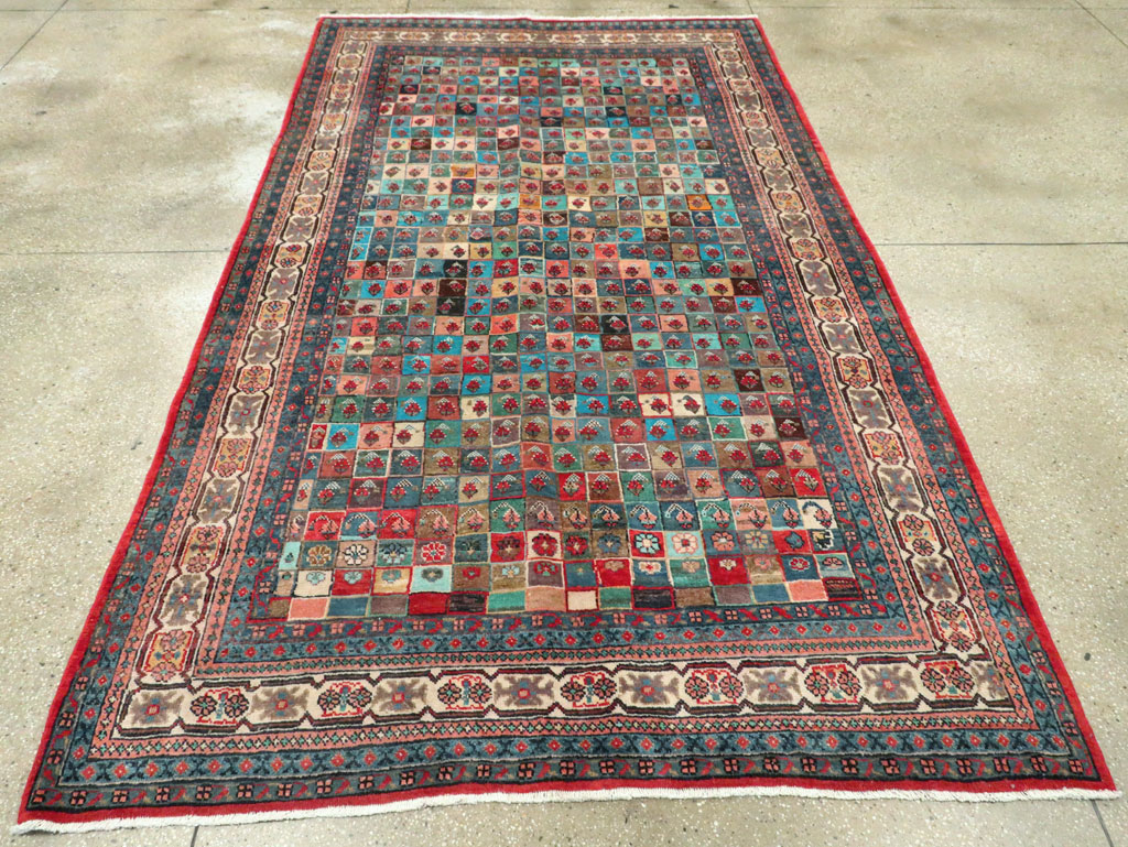 Vintage Persian Mahal Rug, No.27916 - Staging