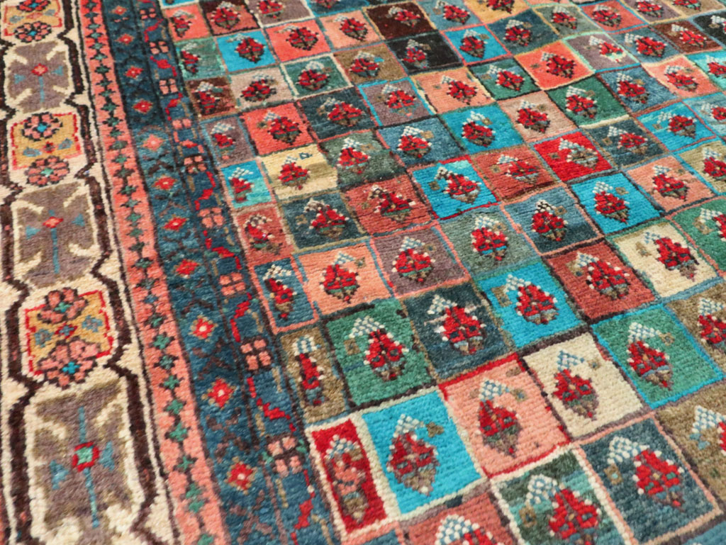 Vintage Persian Mahal Rug, No.27916 - Staging