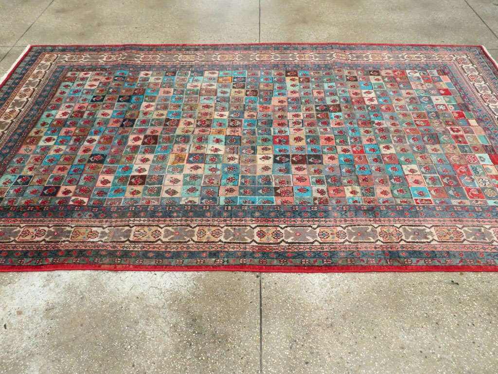 Vintage Persian Mahal Rug, No.27916 - Staging