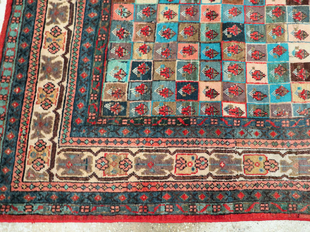 Vintage Persian Mahal Rug, No.27916 - Staging