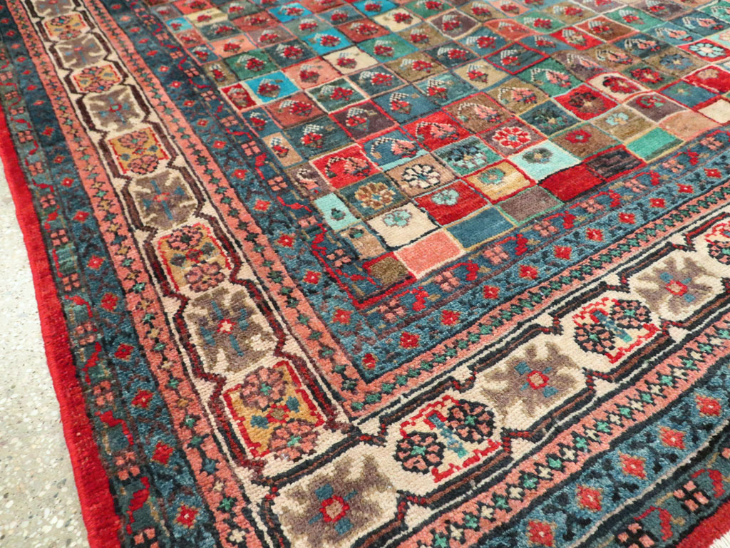 Vintage Persian Mahal Rug, No.27916 - Staging