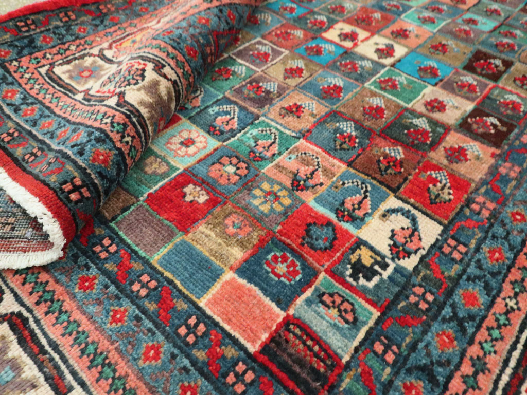 Vintage Persian Mahal Rug, No.27916 - Staging