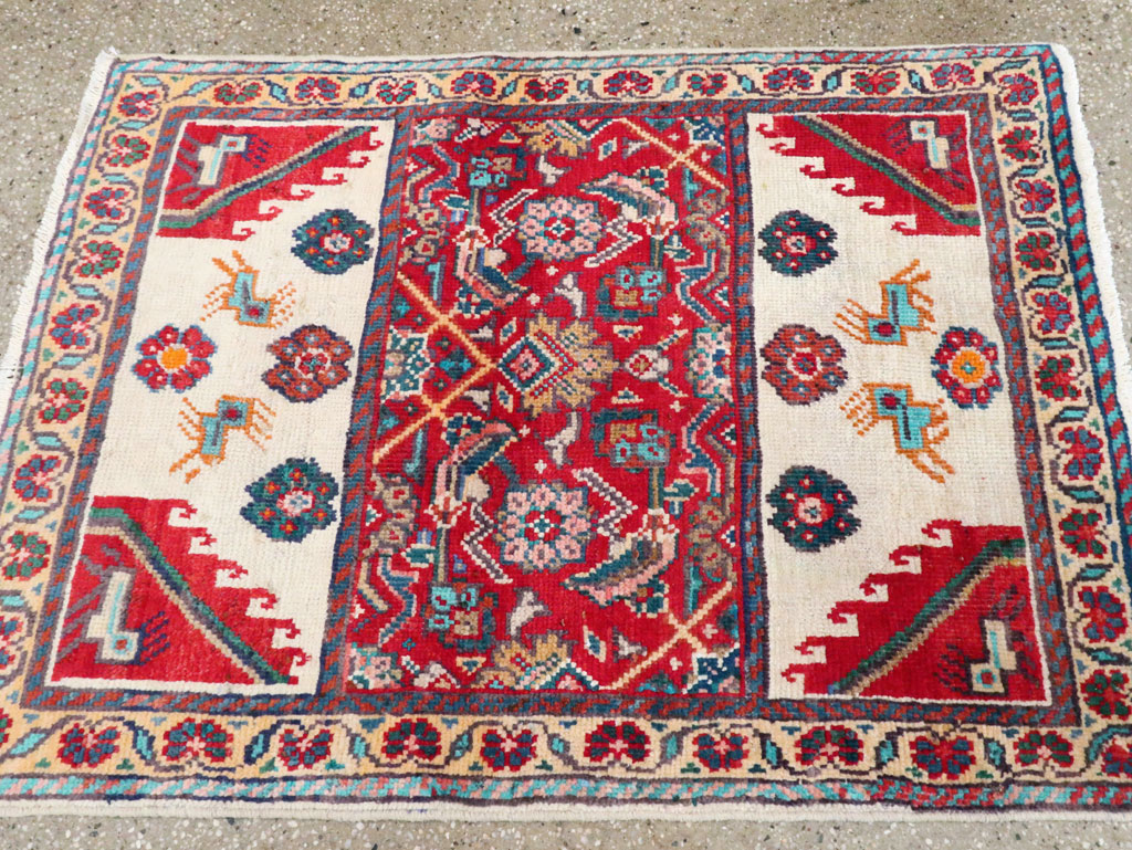 Vintage Persian Mahal Rug, No.27917 - Staging