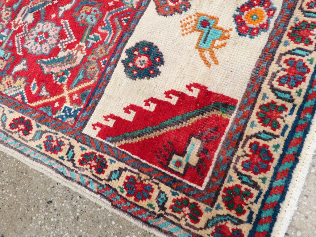 Vintage Persian Mahal Rug, No.27917 - Staging