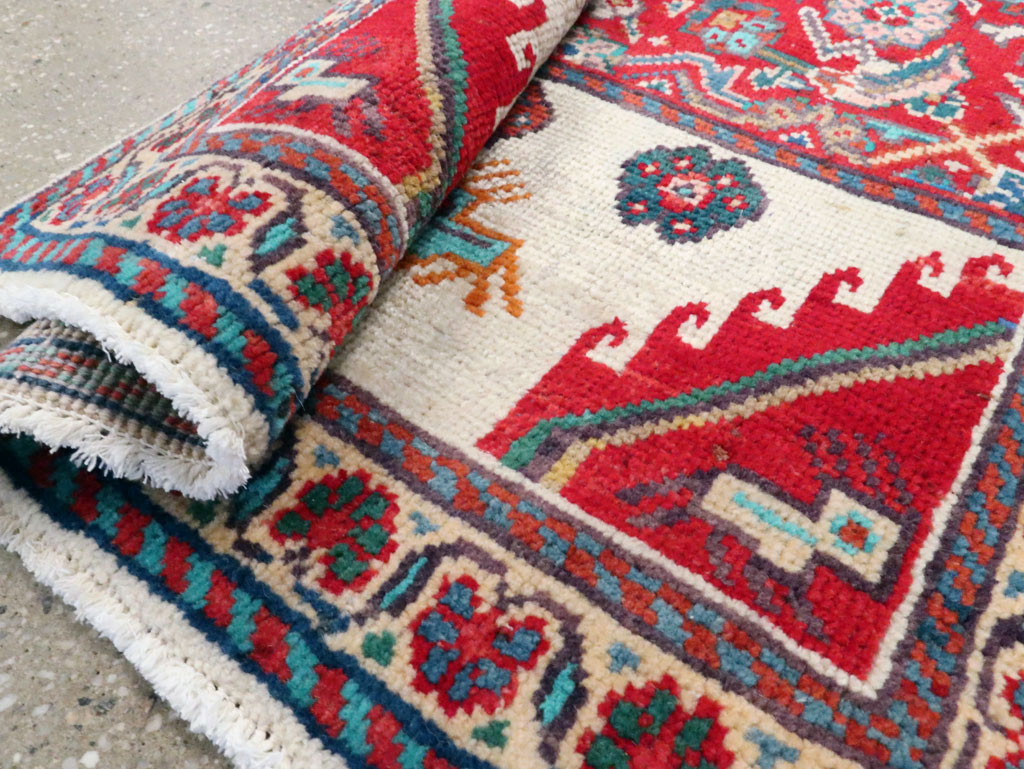 Vintage Persian Mahal Rug, No.27917 - Staging
