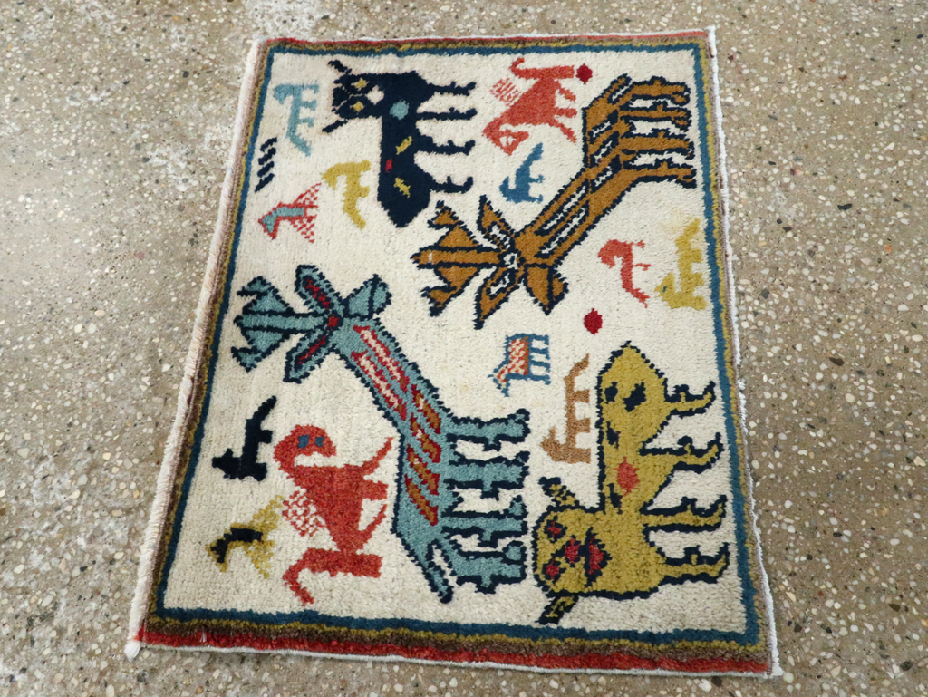 Vintage Turkish Anatolian Pictorial Rug, No.27940 - Staging