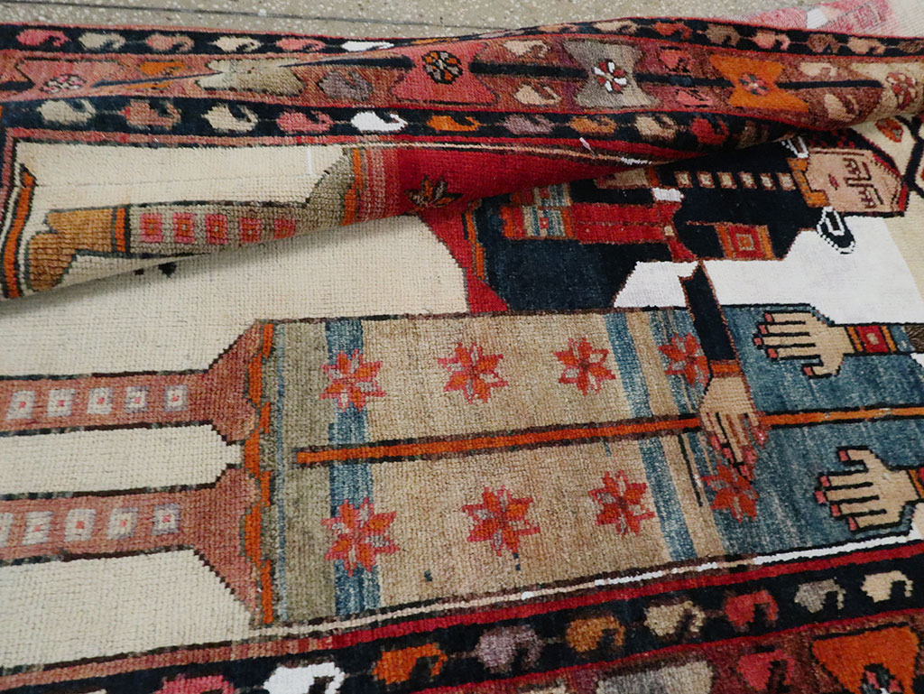 Vintage Persian Pictorial Bakhtiari Gallery Carpet, No.28005 - Staging