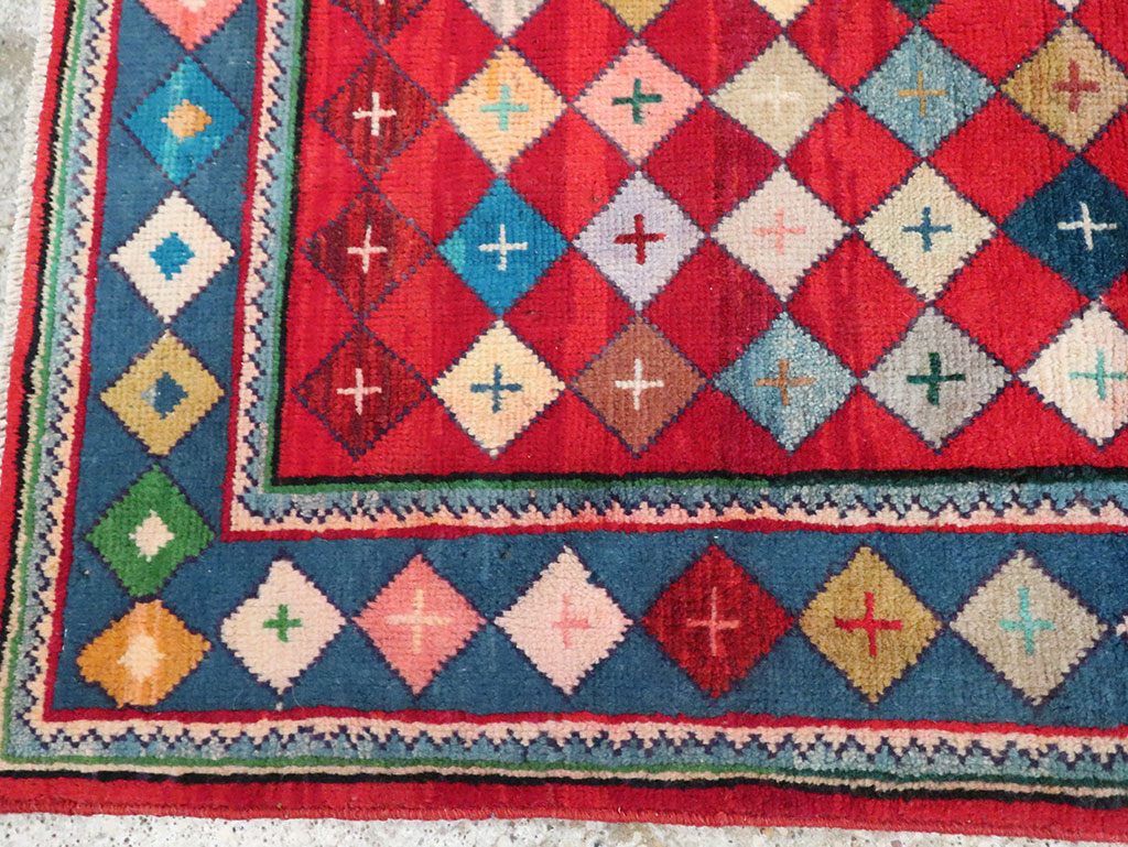 Vintage Persian Mahal Rug, No.28035 - Staging