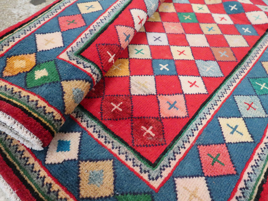 Vintage Persian Mahal Rug, No.28035 - Staging