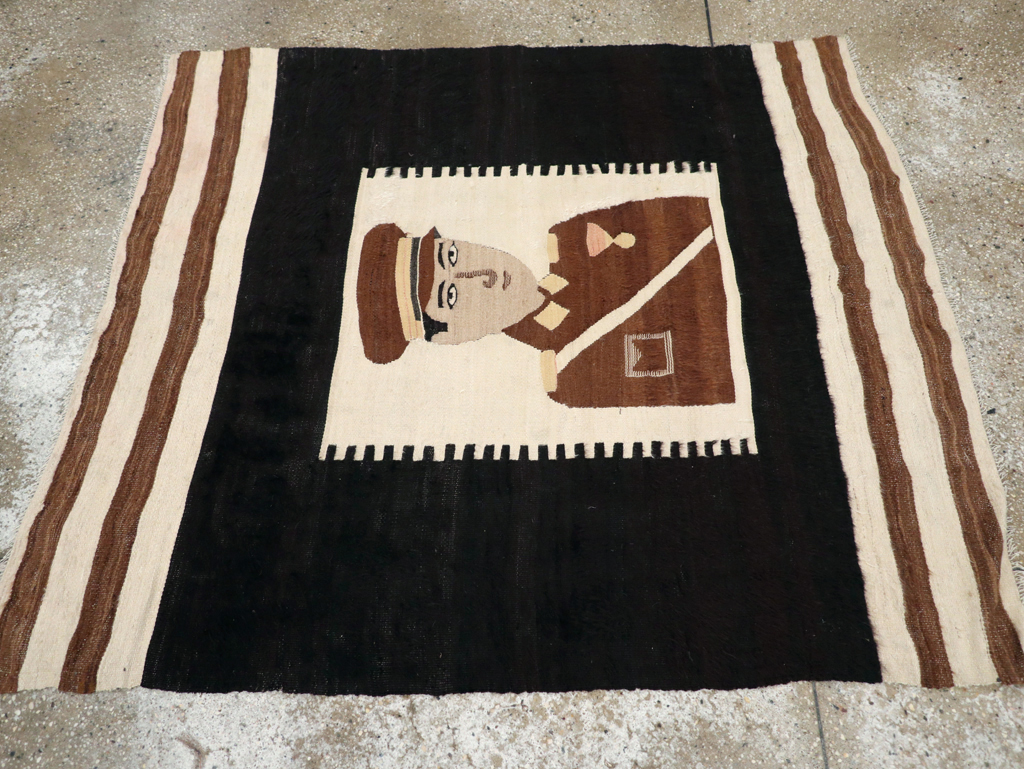 Vintage Pictorial Flatweave, No.28052 - Staging