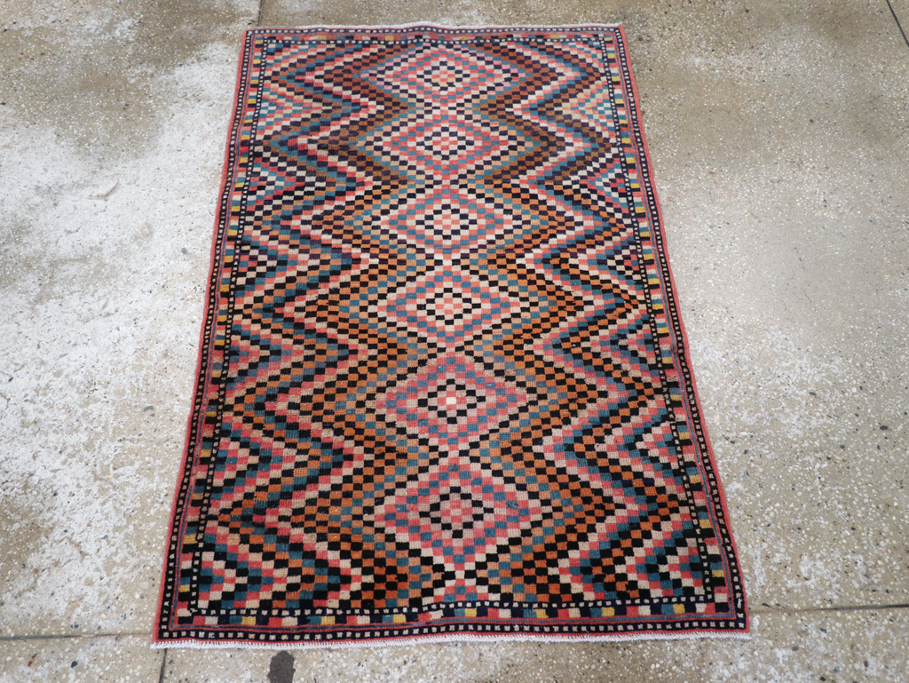 Vintage Persian Mahal Rug, No.28060 - Staging
