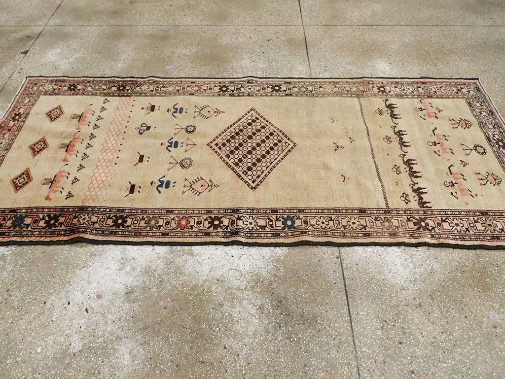 Antique Persian Serab Pictorial Runner, No.28065 - Staging