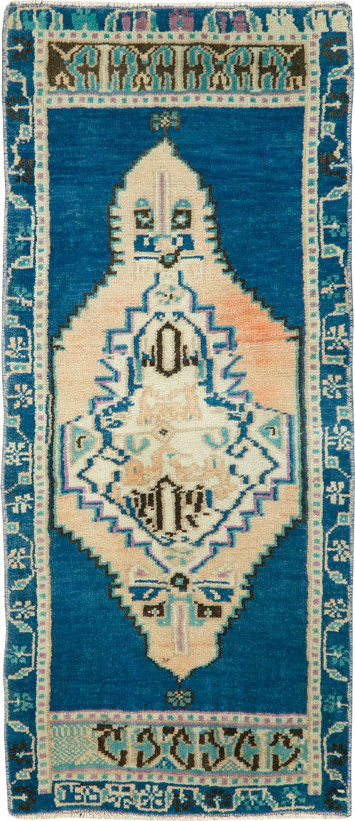 Vintage Turkish Anatolian Throw Rug, No.28118 - Staging
