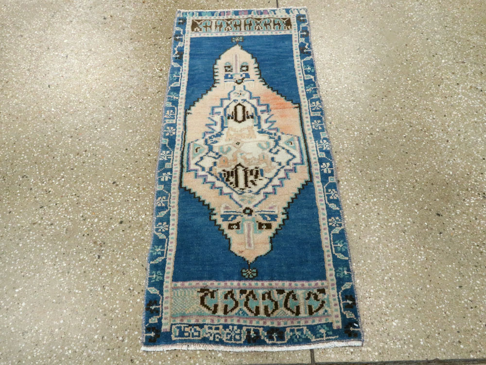 Vintage Turkish Anatolian Throw Rug, No.28118 - Staging