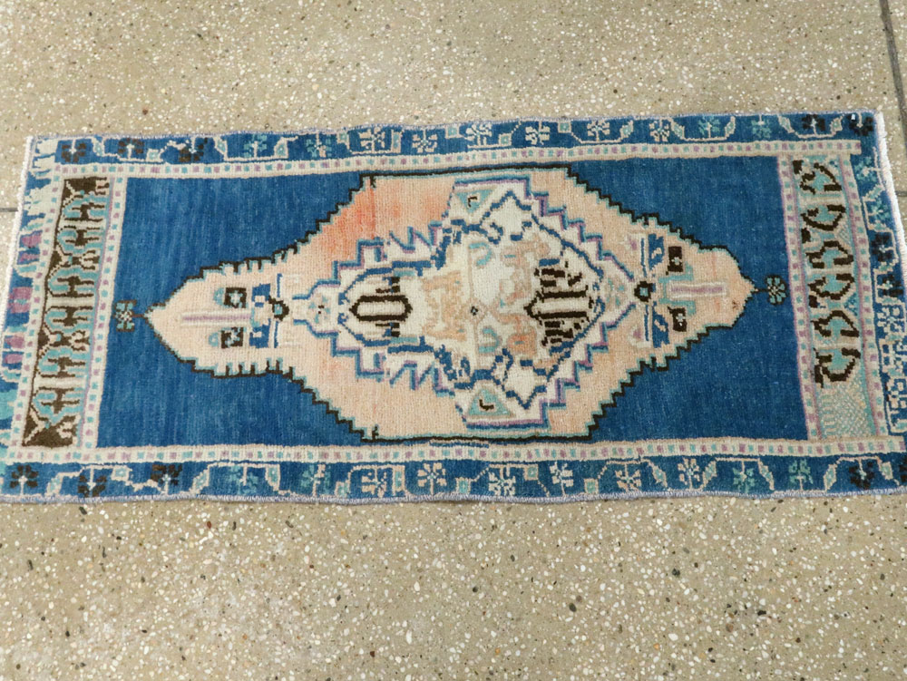 Vintage Turkish Anatolian Throw Rug, No.28118 - Staging