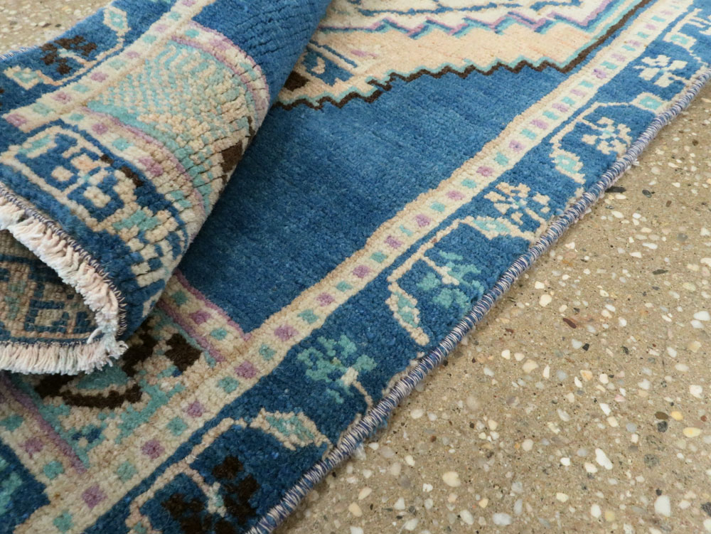 Vintage Turkish Anatolian Throw Rug, No.28118 - Staging