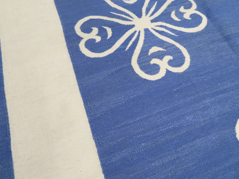 Modern Turkish Flatweave Room Size Carpet, No.28186 - Staging