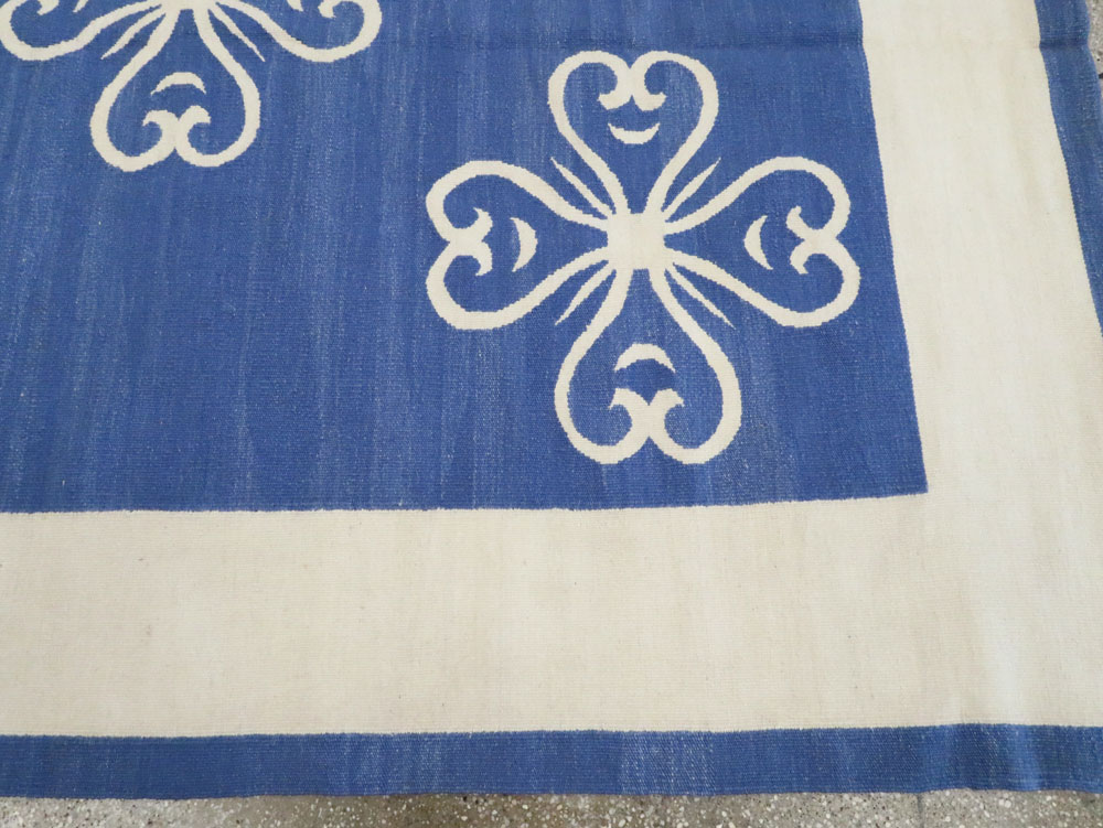 Modern Turkish Flatweave Room Size Carpet, No.28186 - Staging