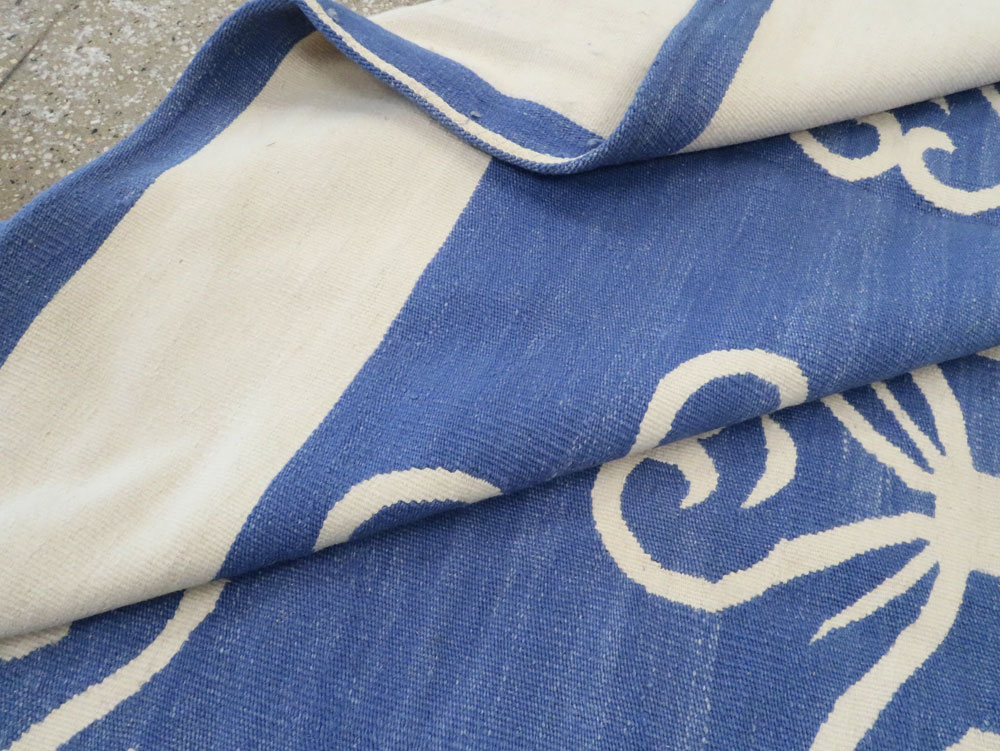 Modern Turkish Flatweave Room Size Carpet, No.28186 - Staging