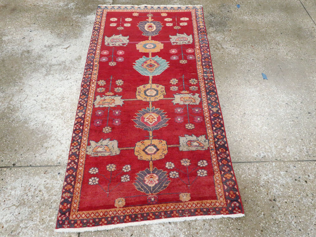 Vintage Persian Mahal Rug, No.28290 - Staging