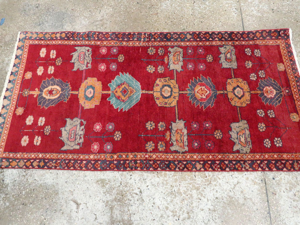 Vintage Persian Mahal Rug, No.28290 - Staging