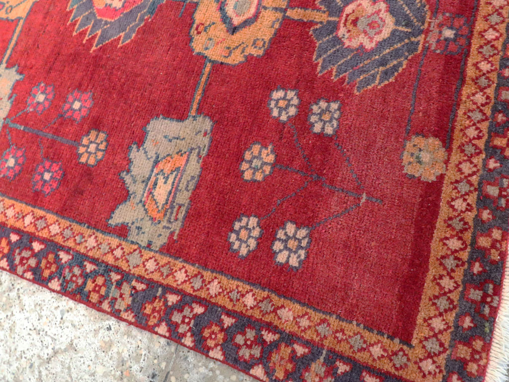 Vintage Persian Mahal Rug, No.28290 - Staging