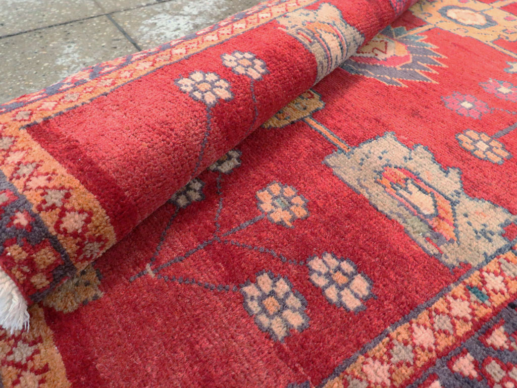 Vintage Persian Mahal Rug, No.28290 - Staging