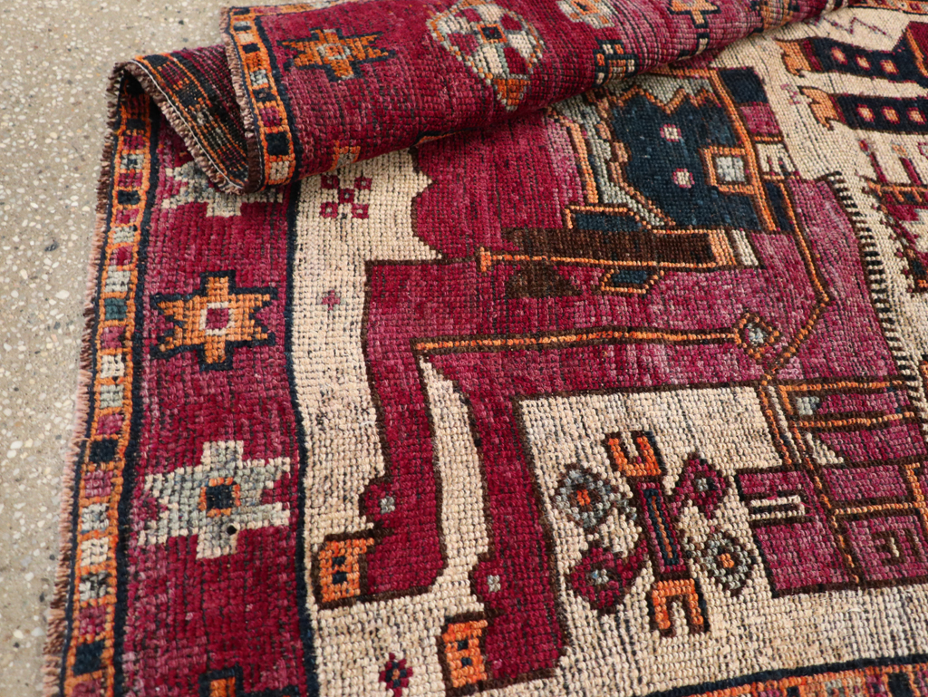 Vintage Persian Bakhtiari Pictorial Rug, No.28370 - Staging