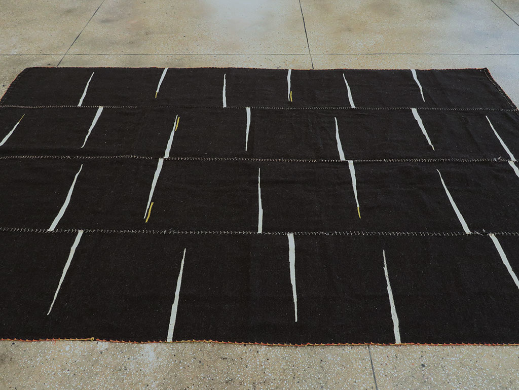 Contemporary Persian Flatweave Kilim Accent Rug, No.28542 - Staging