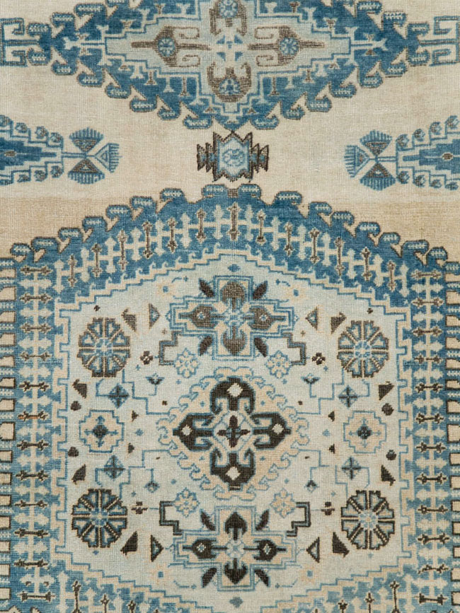 Vintage Persian Veece Accent Carpet, No.28843 - Staging