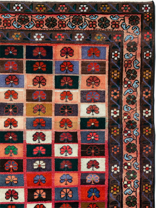 Vintage Persian Mahal Rug, No.28913 - Staging