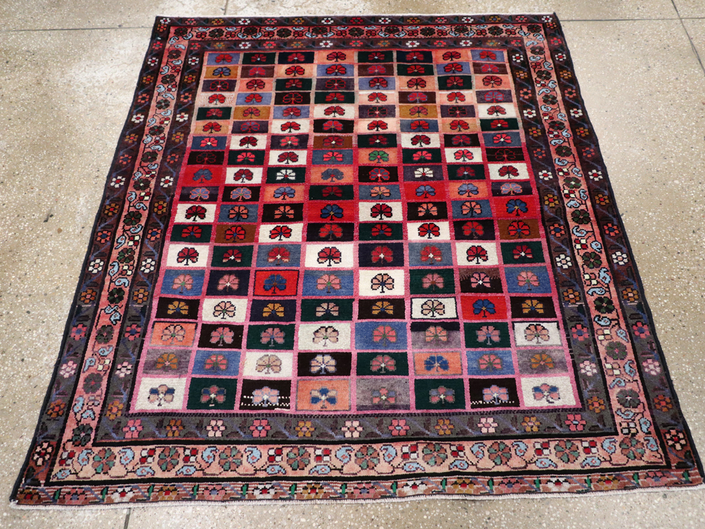 Vintage Persian Mahal Rug, No.28913 - Staging
