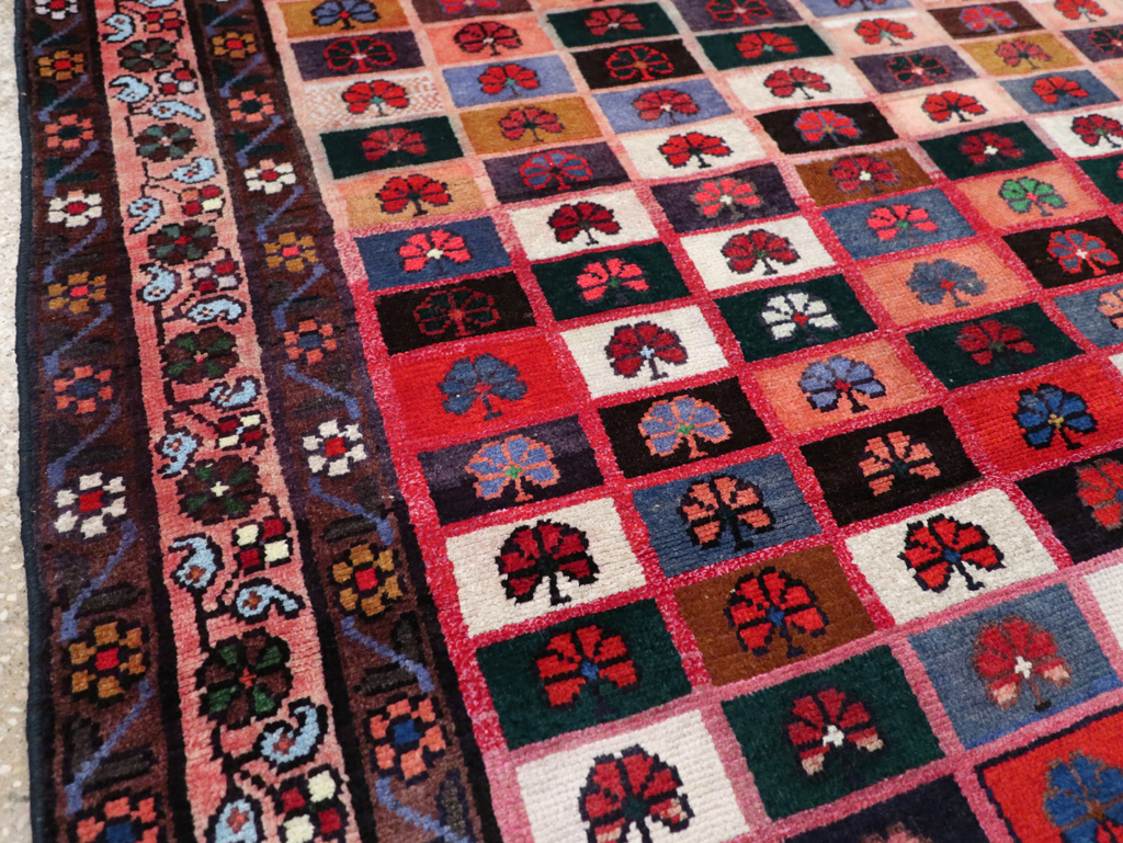 Vintage Persian Mahal Rug, No.28913 - Staging