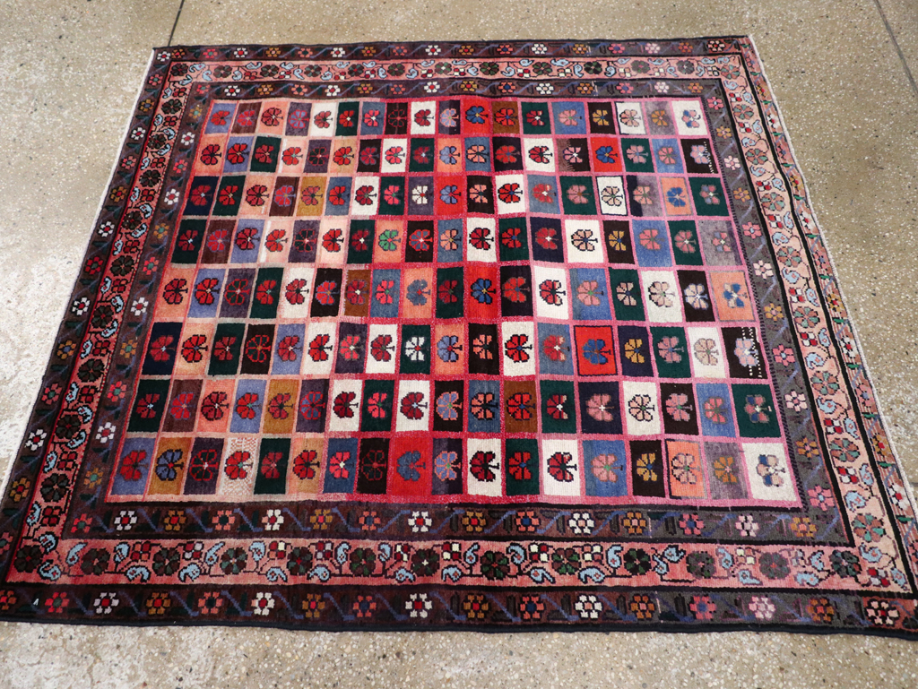 Vintage Persian Mahal Rug, No.28913 - Staging