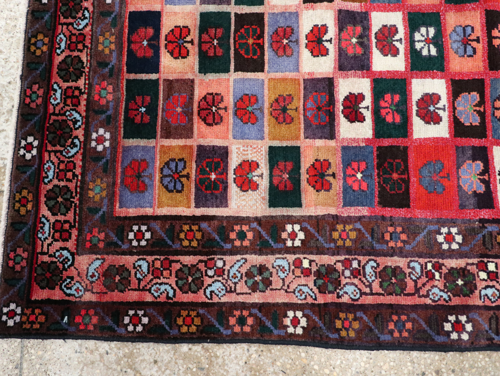 Vintage Persian Mahal Rug, No.28913 - Staging