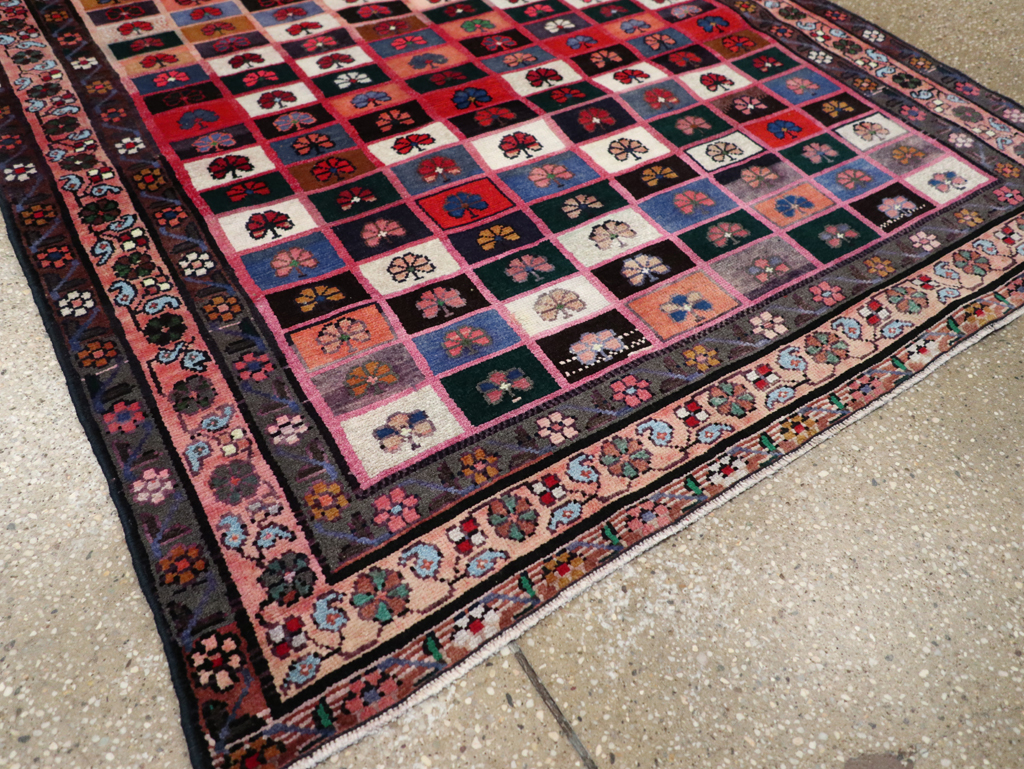 Vintage Persian Mahal Rug, No.28913 - Staging
