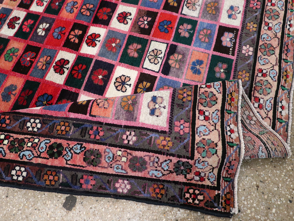 Vintage Persian Mahal Rug, No.28913 - Staging