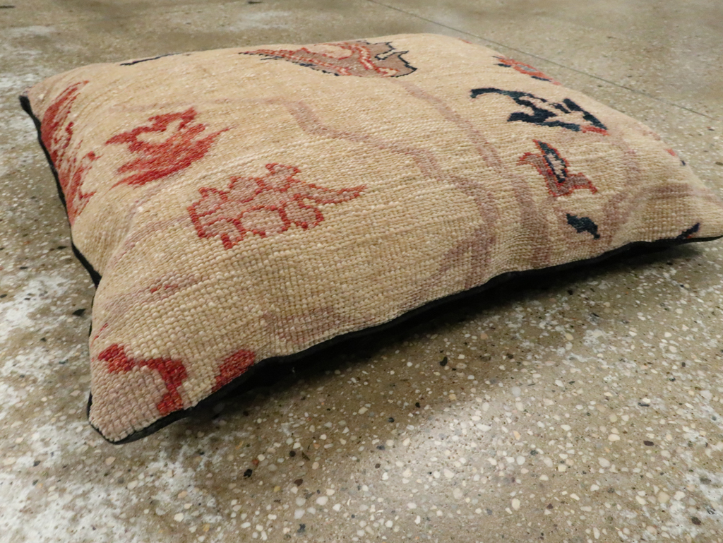 Antique Persian Serapi Pillow, No.29134 - Staging