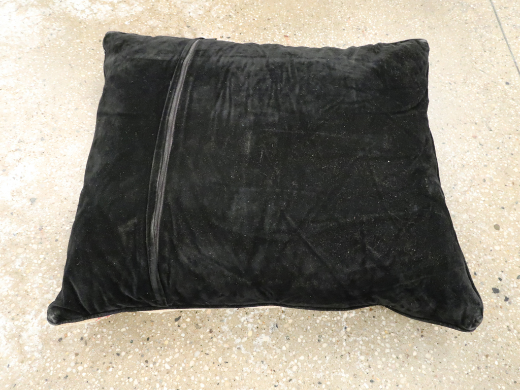 Antique Persian Serapi Pillow, No.29134 - Staging