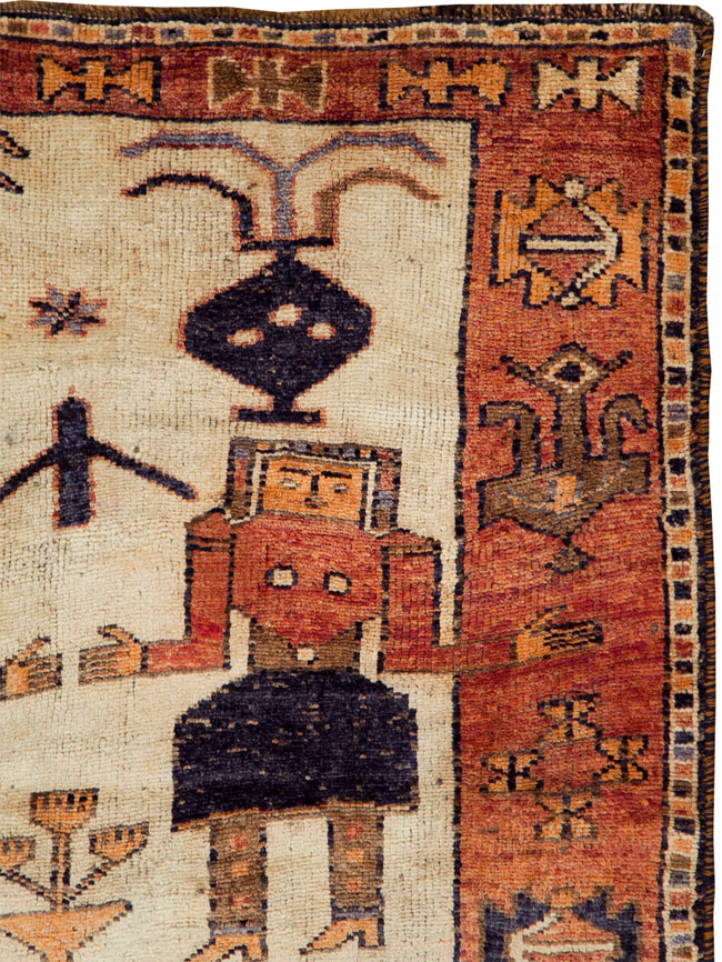 Vintage Persian Bakhtiari Pictorial Rug, No.29169 - Staging